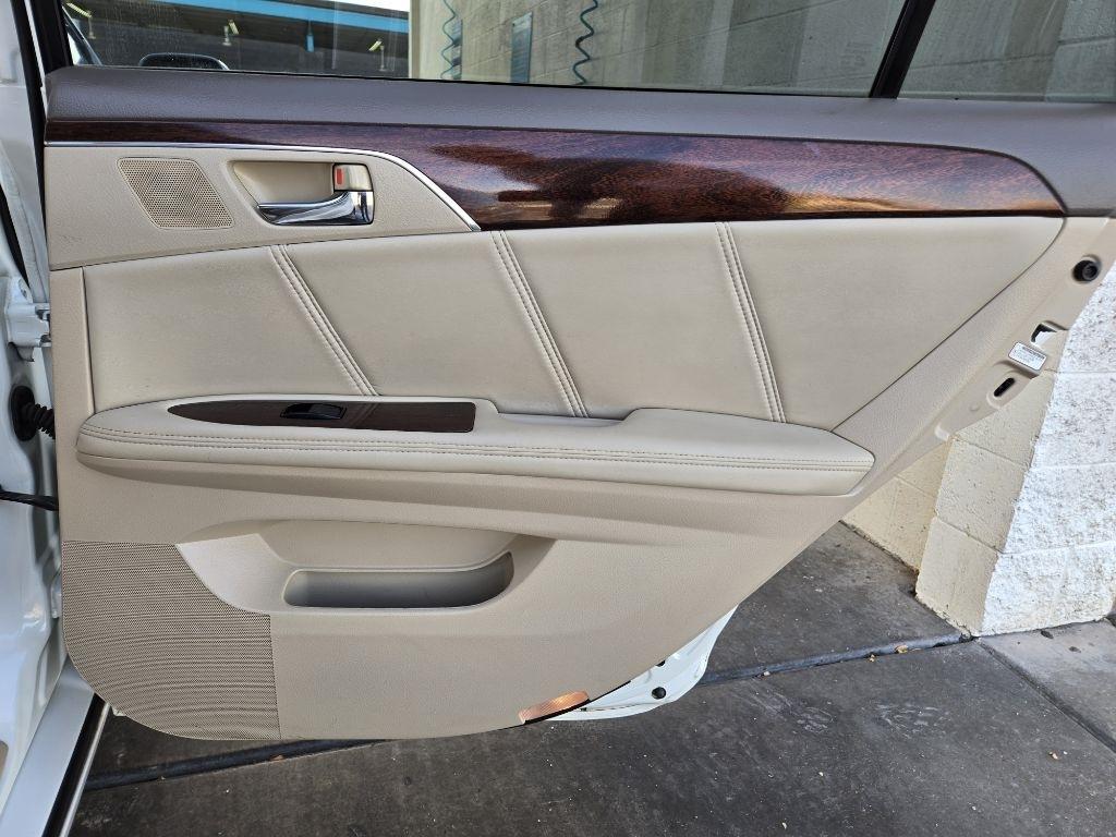 Toyota Avalon  2008