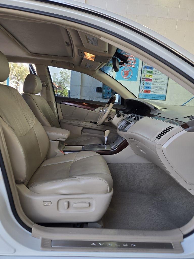 Toyota Avalon  2008