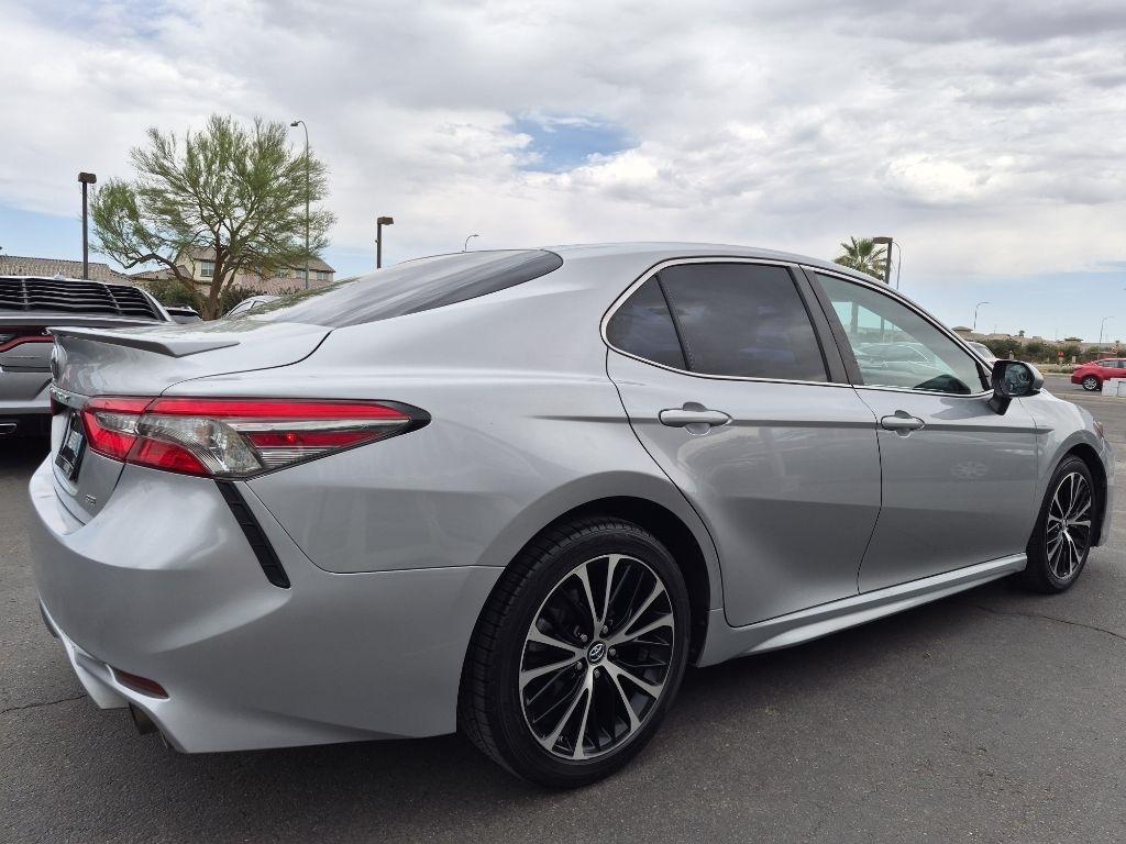 Toyota Camry  2018