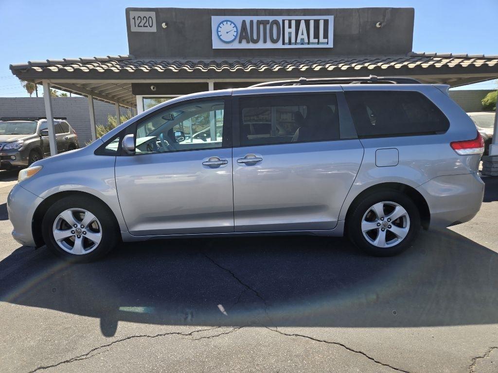 Toyota Sienna  2011