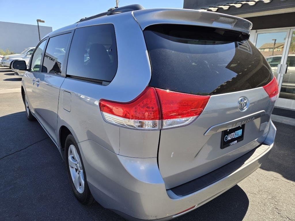 Toyota Sienna  2011