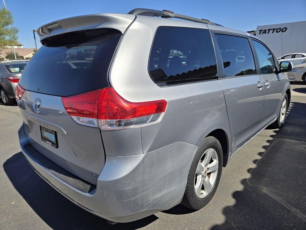 Toyota Sienna  2011