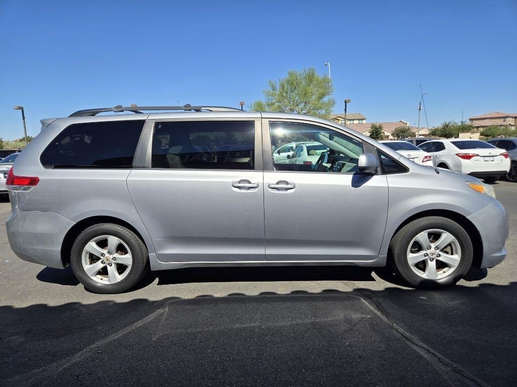 Toyota Sienna  2011
