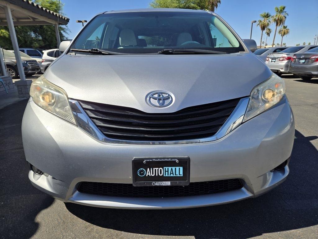 Toyota Sienna  2011