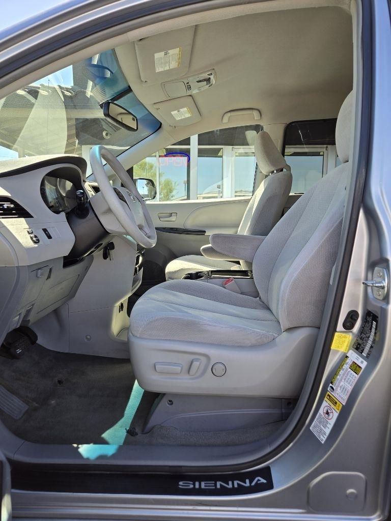 Toyota Sienna  2011