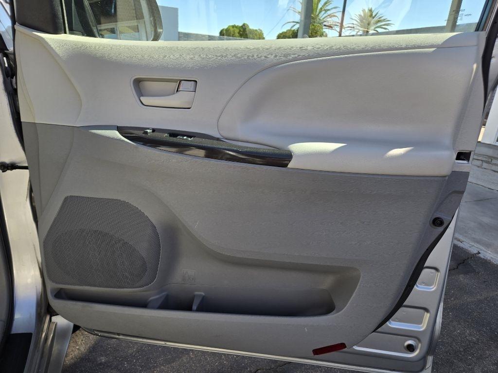 Toyota Sienna  2011