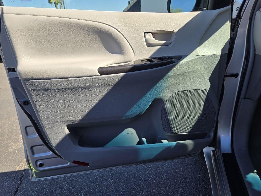 Toyota Sienna  2011