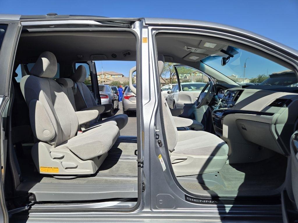 Toyota Sienna  2011