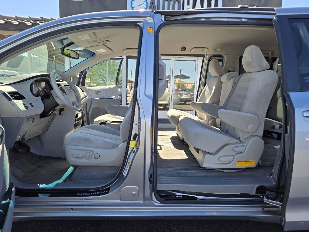 Toyota Sienna  2011