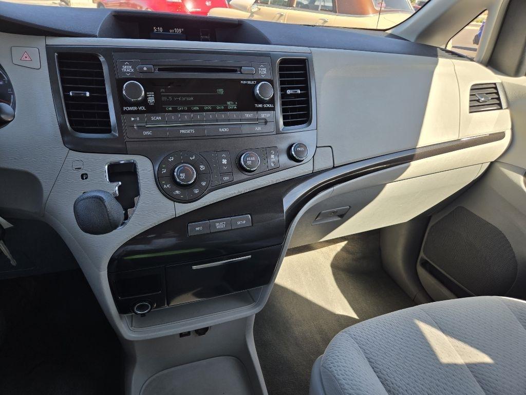 Toyota Sienna  2011