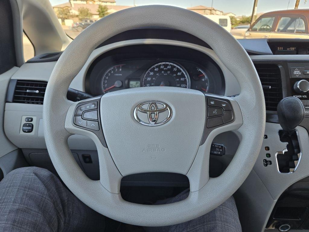 Toyota Sienna  2011