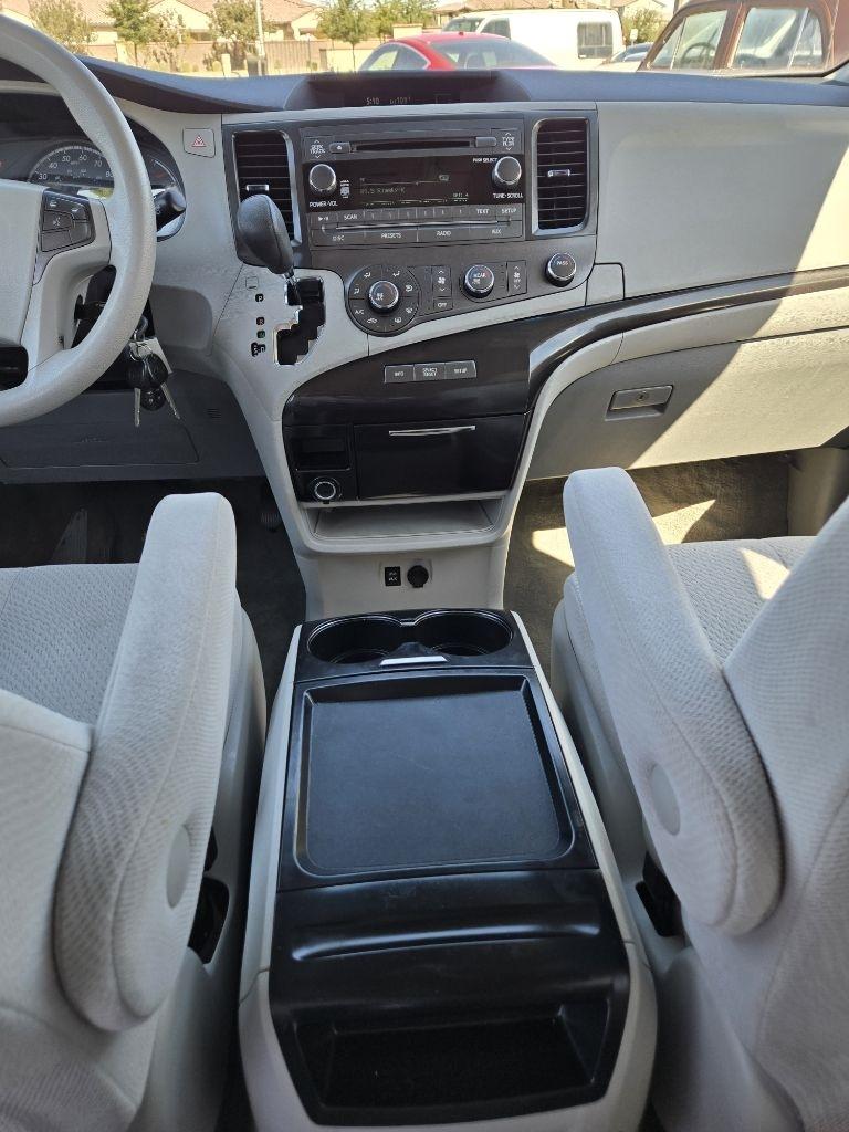 Toyota Sienna  2011