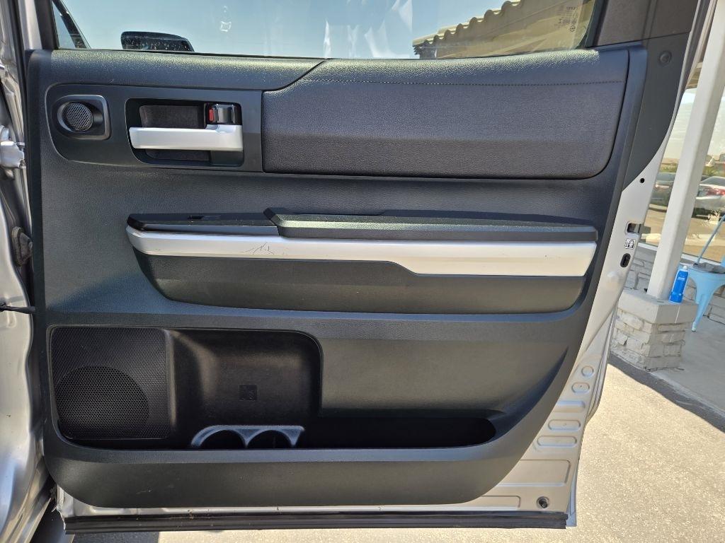 Toyota Tundra  2016