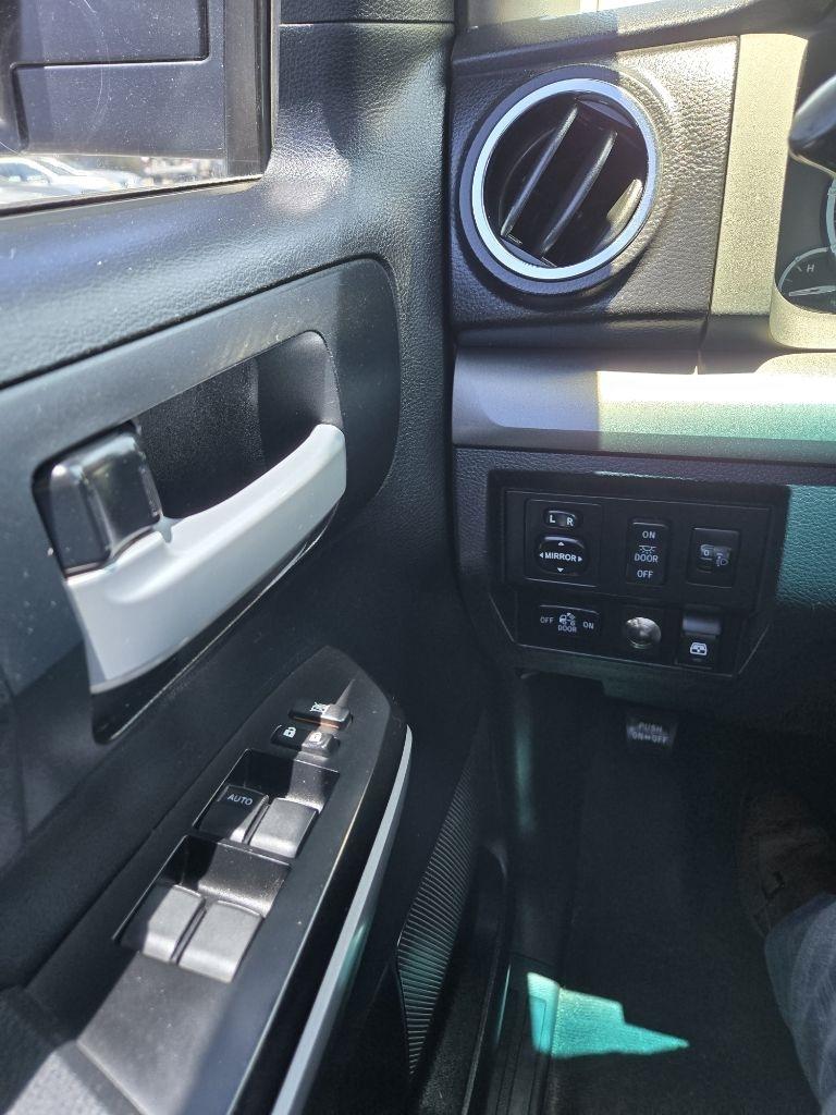 Toyota Tundra  2016