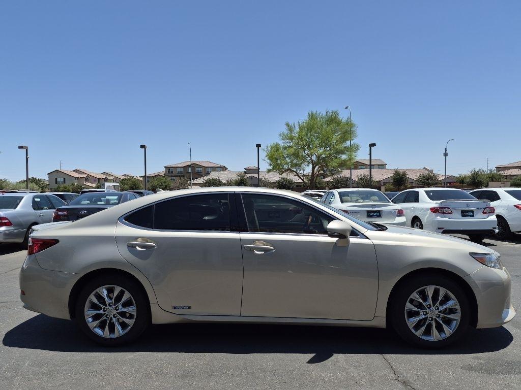 Lexus ES 300h  2013
