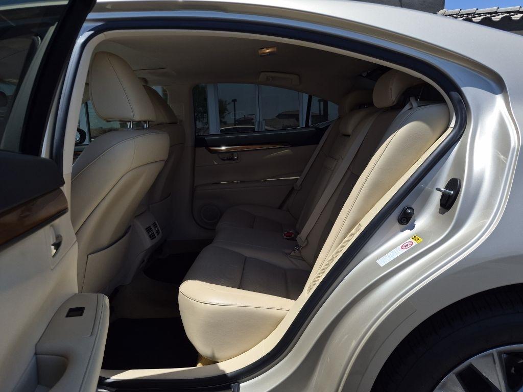 Lexus ES 300h  2013