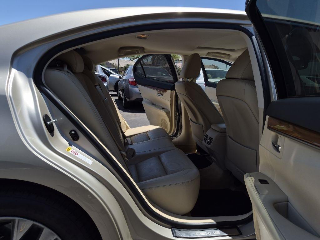 Lexus ES 300h  2013