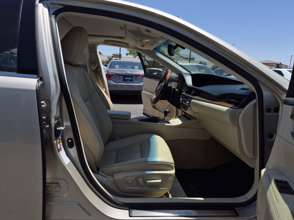 Lexus ES 300h  2013