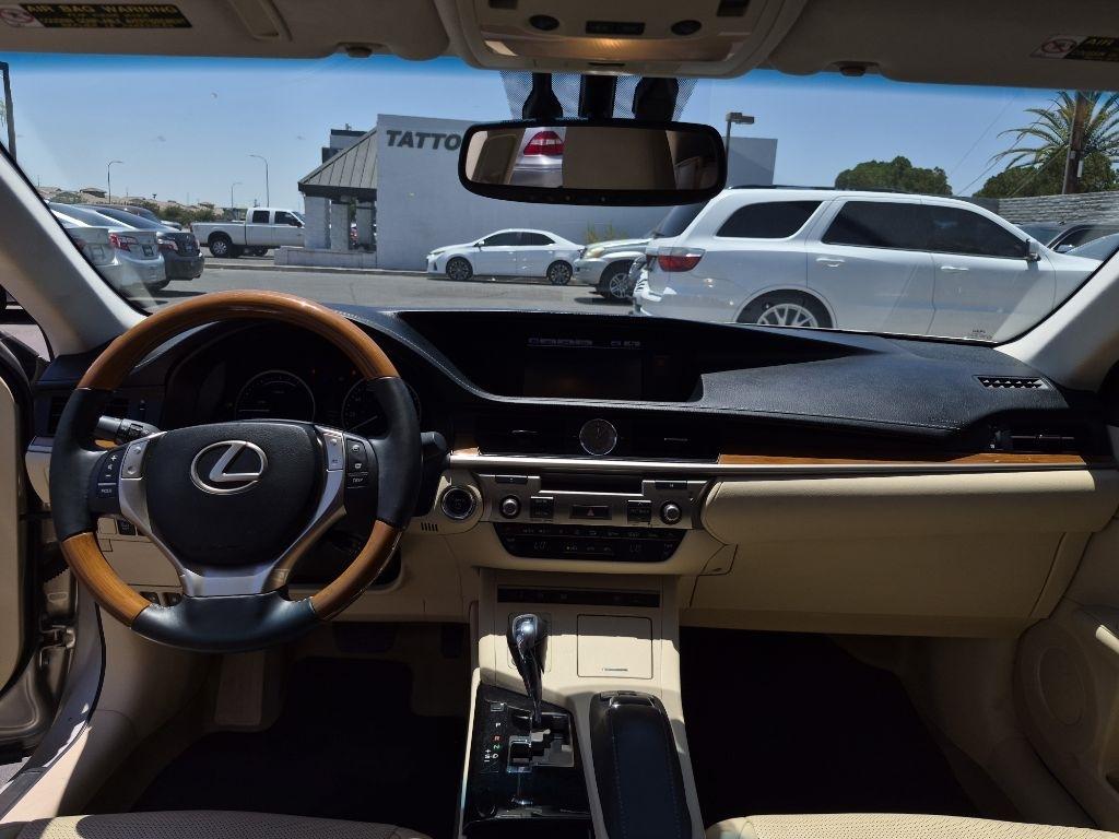 Lexus ES 300h  2013