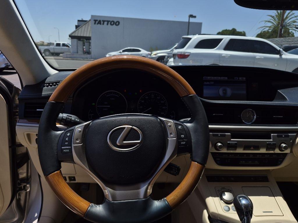 Lexus ES 300h  2013