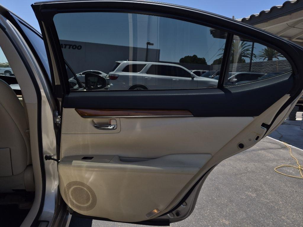 Lexus ES 300h  2013