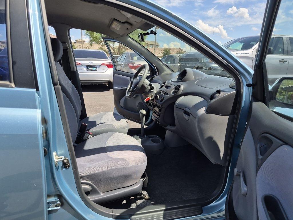 Toyota ECHO  2001
