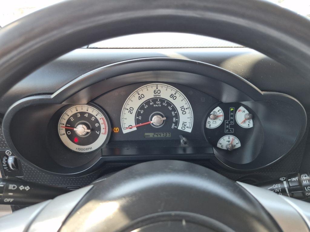 Toyota FJ Cruiser  2011