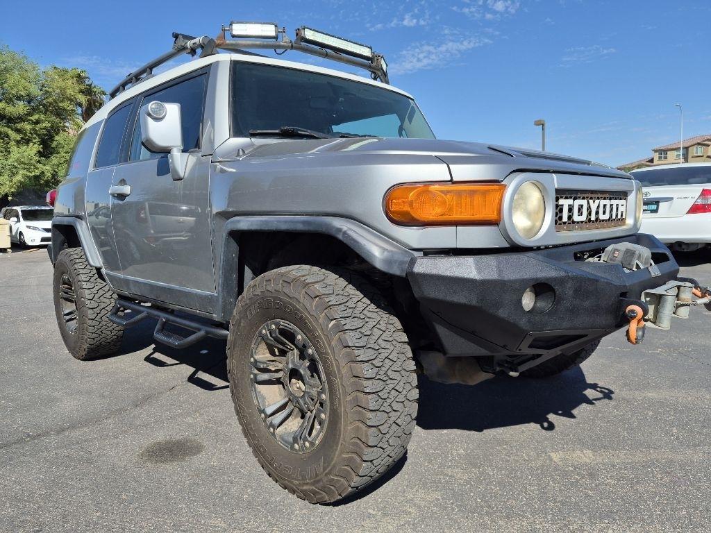 Toyota FJ Cruiser  2011