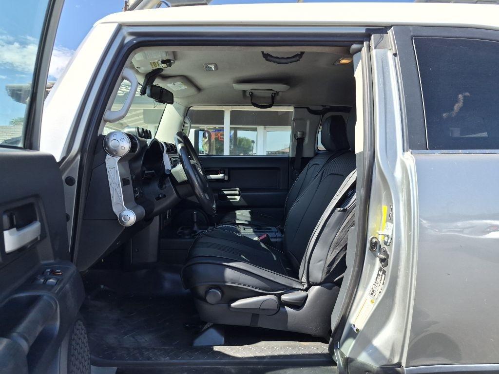 Toyota FJ Cruiser  2011
