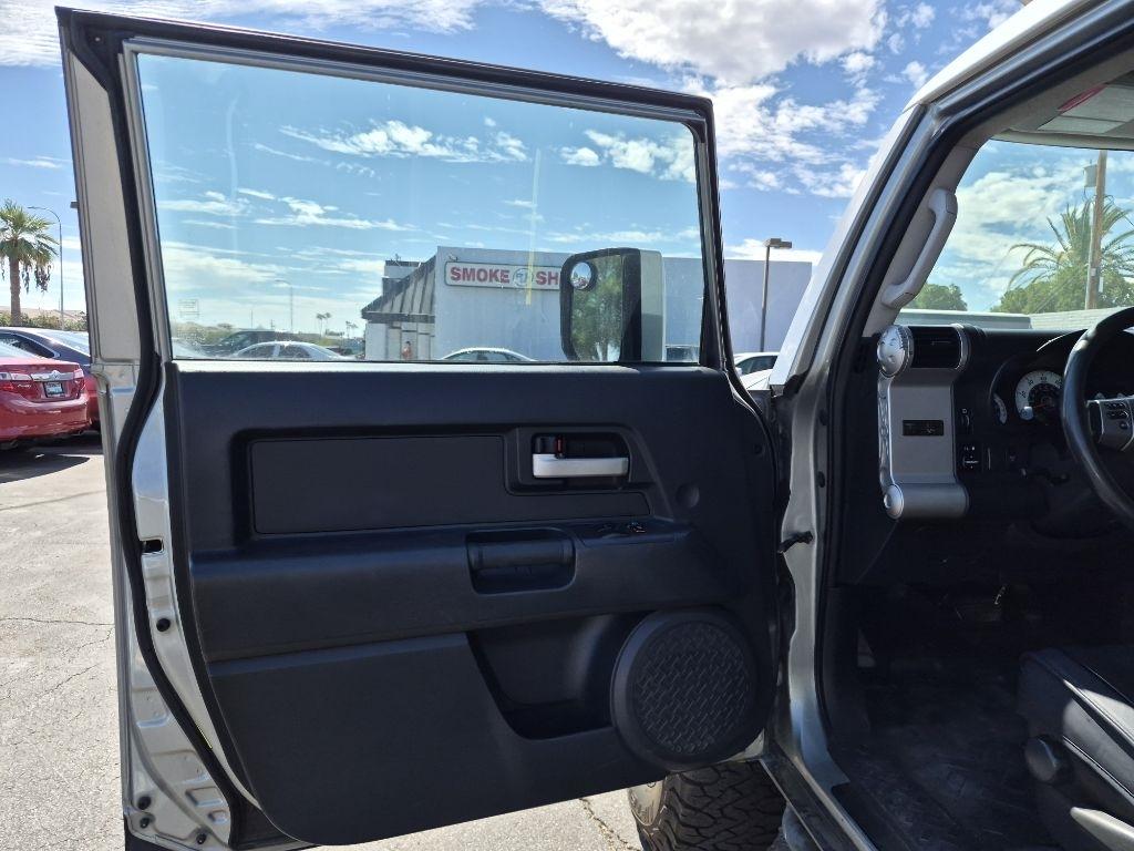 Toyota FJ Cruiser  2011