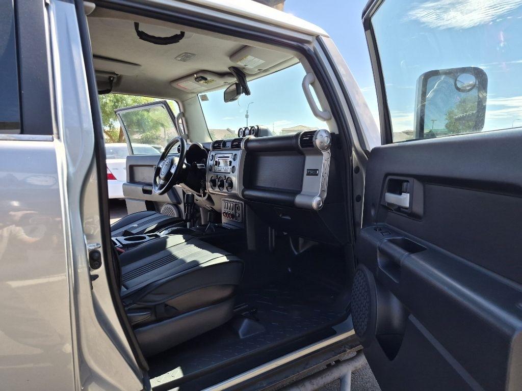 Toyota FJ Cruiser  2011