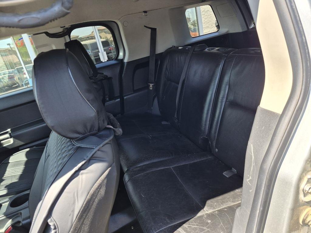 Toyota FJ Cruiser  2011