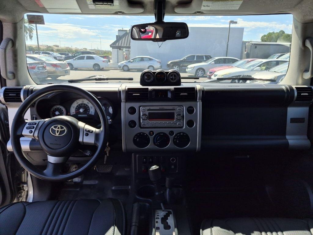 Toyota FJ Cruiser  2011