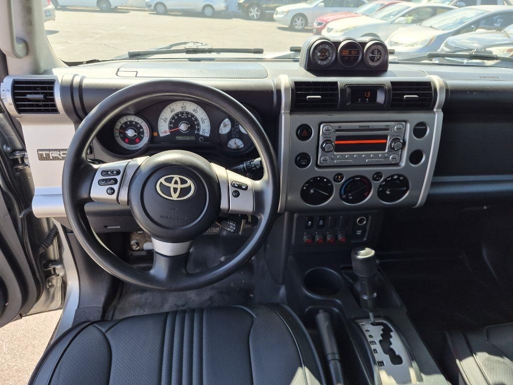 Toyota FJ Cruiser  2011