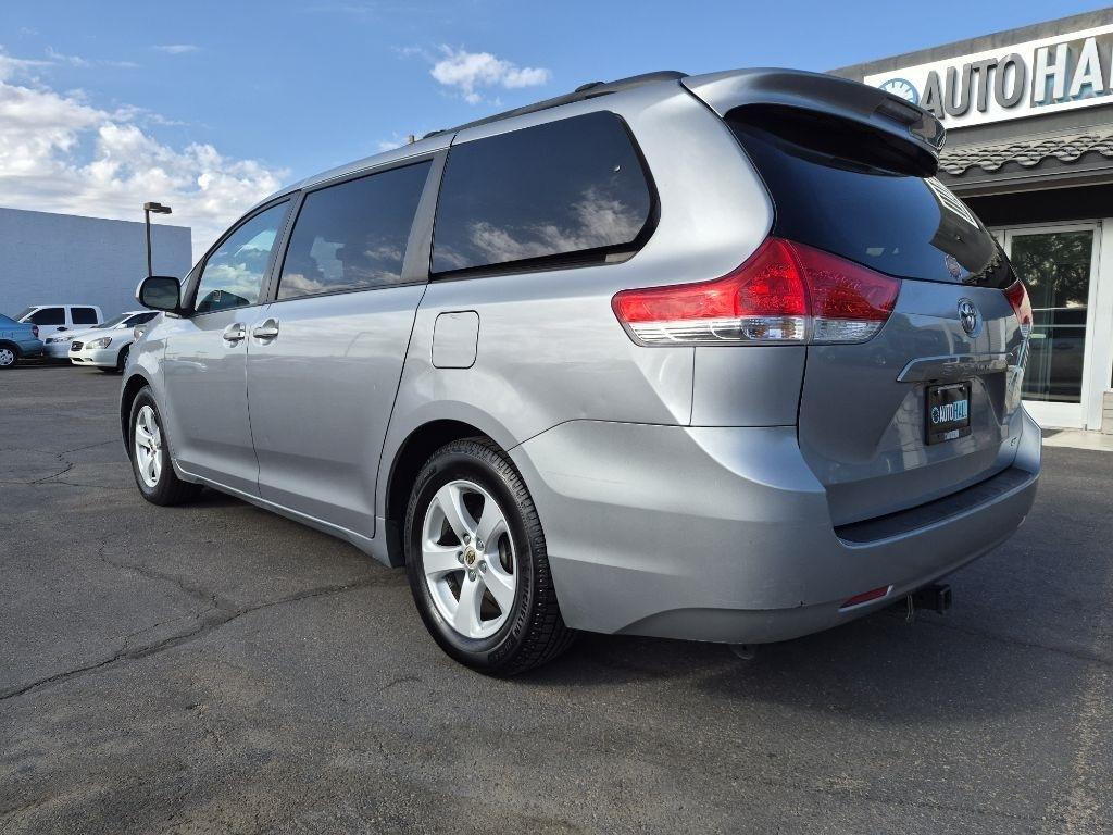 Toyota Sienna  2011