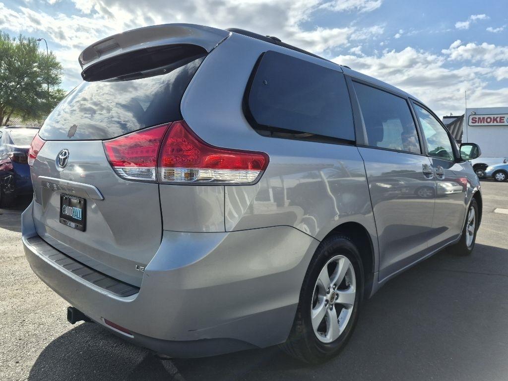 Toyota Sienna  2011