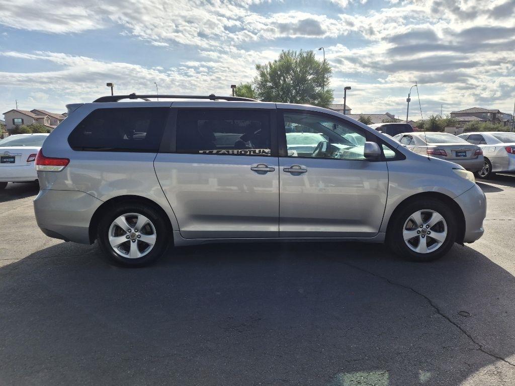 Toyota Sienna  2011