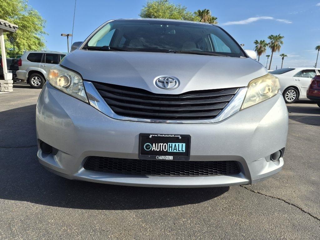 Toyota Sienna  2011