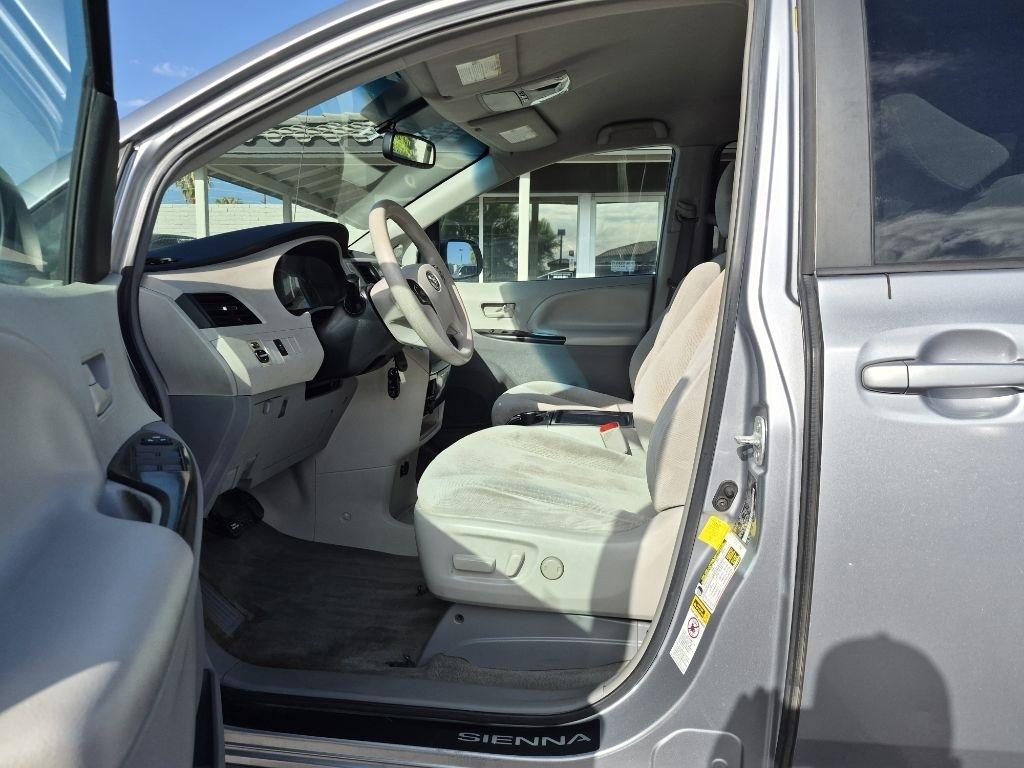 Toyota Sienna  2011
