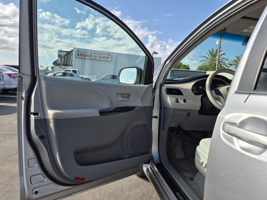 Toyota Sienna  2011