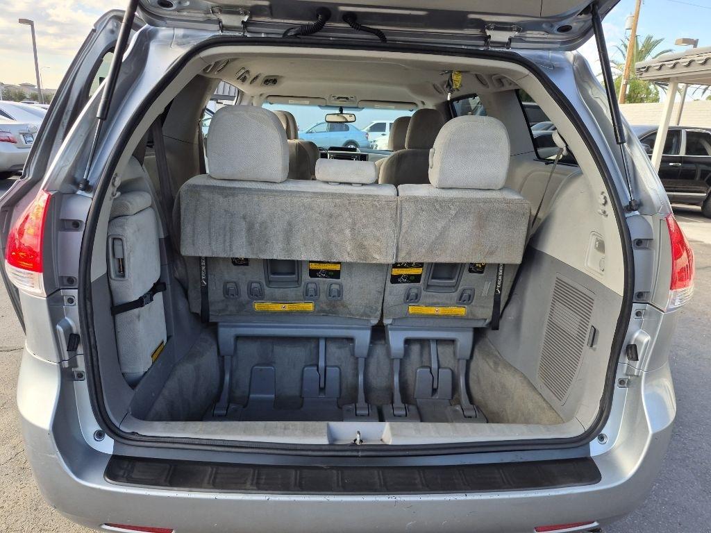 Toyota Sienna  2011