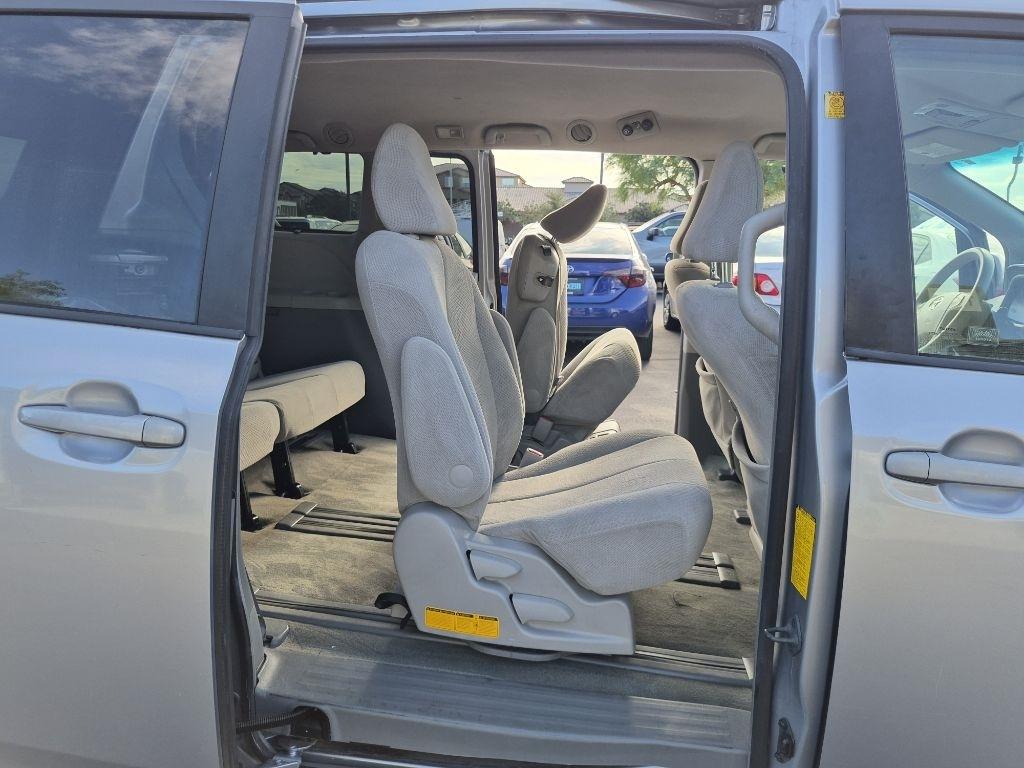 Toyota Sienna  2011
