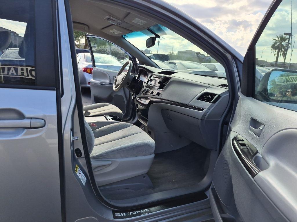 Toyota Sienna  2011