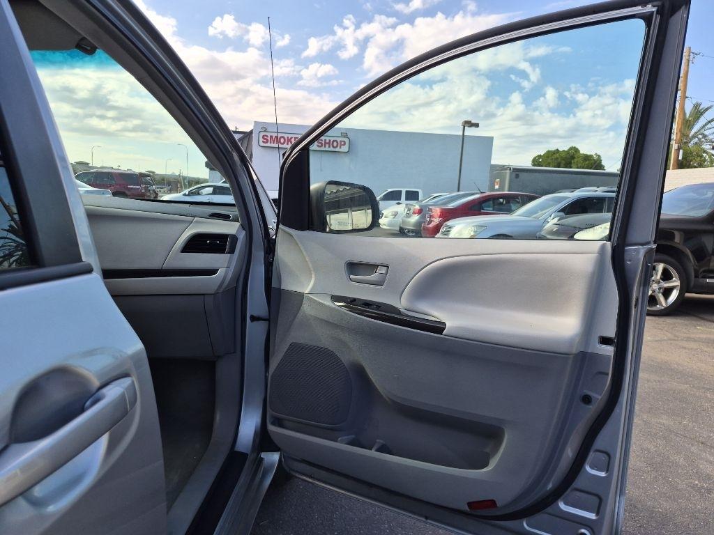 Toyota Sienna  2011