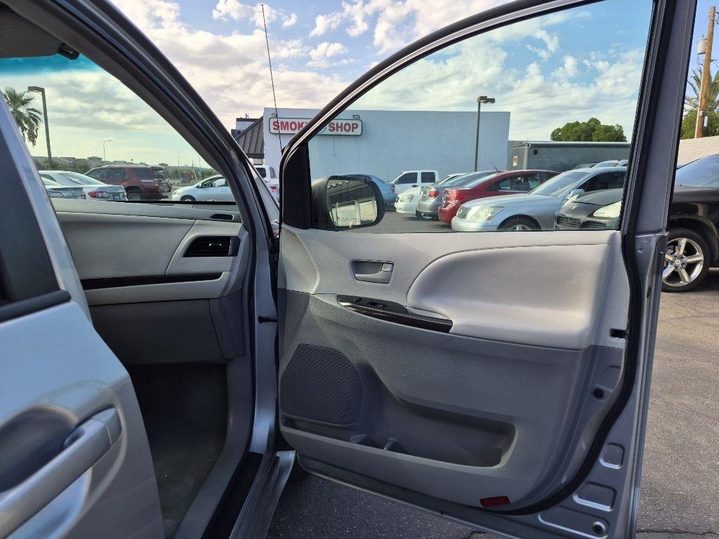 Toyota Sienna  2011