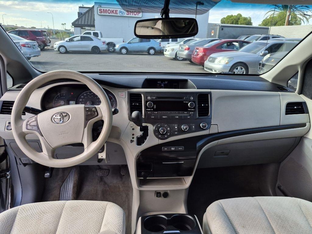 Toyota Sienna  2011