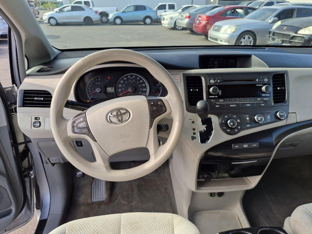 Toyota Sienna  2011