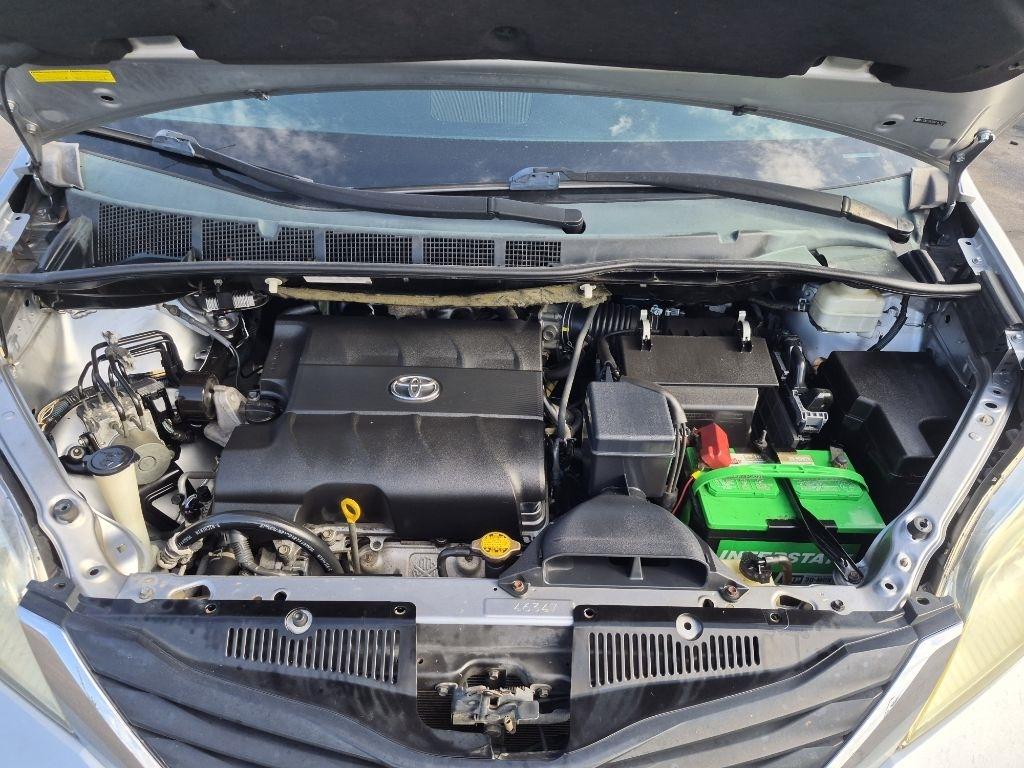 Toyota Sienna  2011