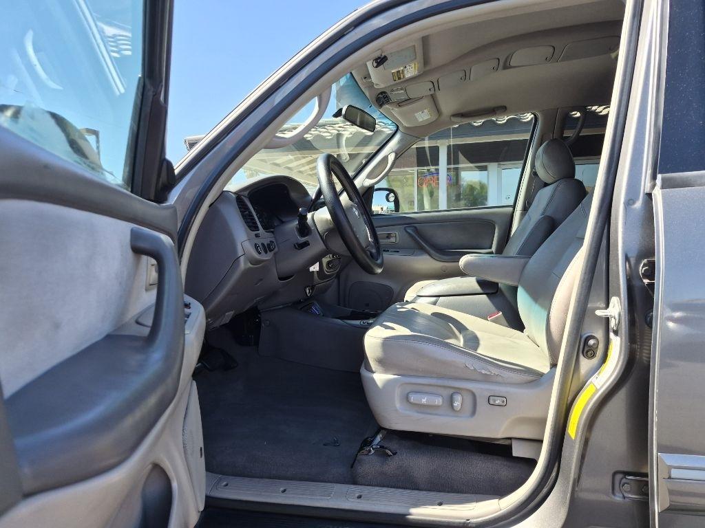 Toyota Sequoia  2005