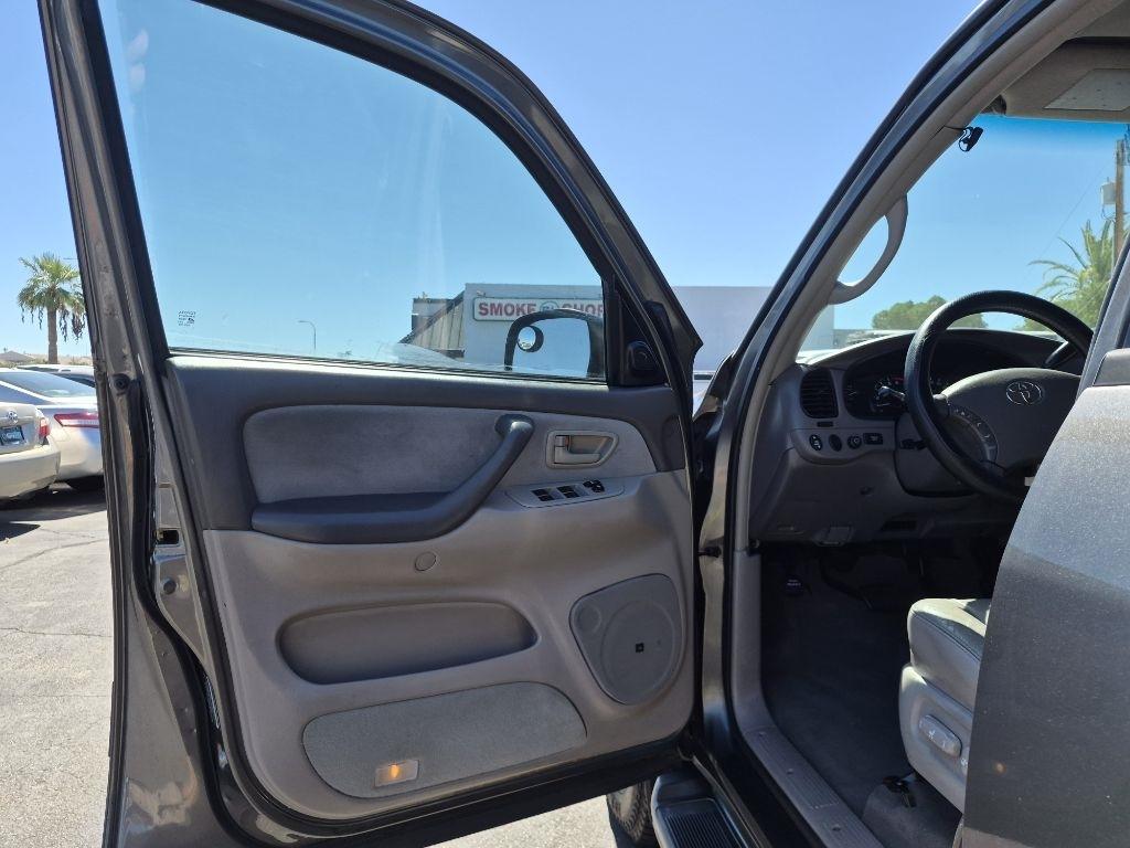 Toyota Sequoia  2005